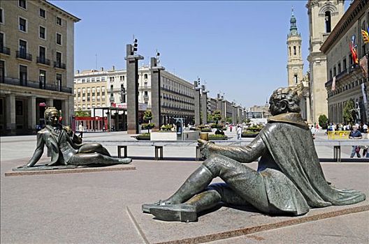 雕塑,皮拉尔广场,广场,大教堂,萨拉戈萨,阿拉贡,西班牙,欧洲