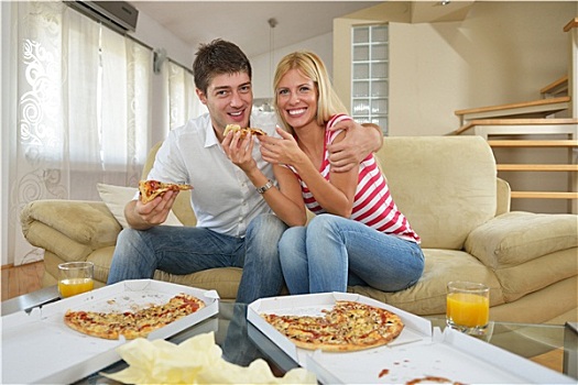 情侣,在家,吃饭,比萨饼