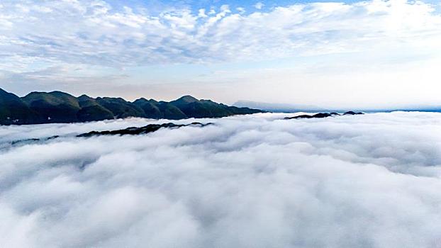 重庆酉阳,睡佛,山下晨雾浓