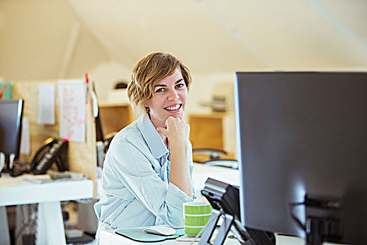 女人,头像,微笑,办公室,坐,书桌,电脑