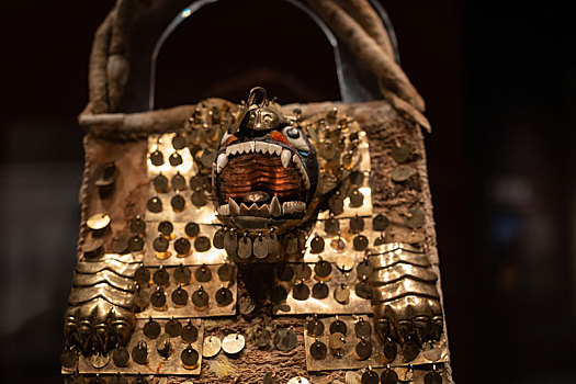 秘鲁拉斯瓦卡斯博物馆莫切文化猫形斗篷