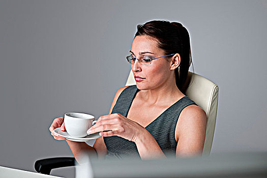 成功,职业女性,办公室,咖啡杯,坐,电脑桌