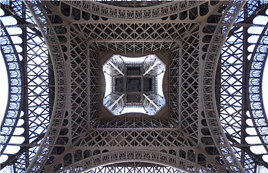 艾菲尔铁塔,巴黎