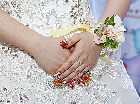 婚礼新娘的手
