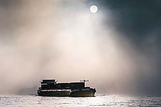 船,雾气