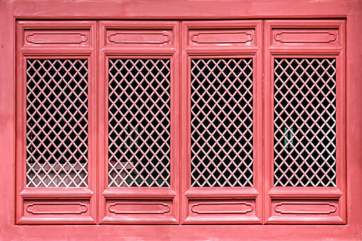 朱红中式镂空门窗,拍摄于正定隆兴寺