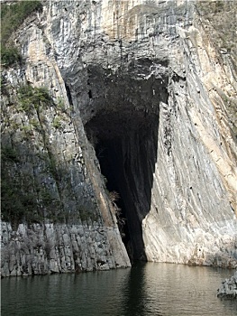 洞穴,河