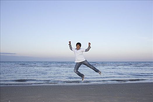 男孩,跳跃,海滩