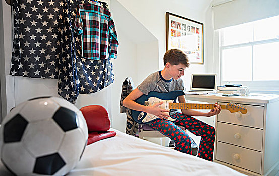 男孩,玩,电吉他,卧室