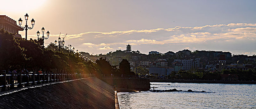 青岛栈桥遇到济南护城河