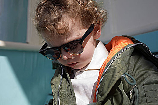 小男孩,戴着,风格,墨镜,派克式大衣