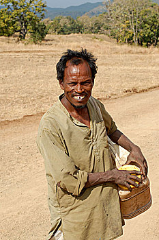 印度,图像,一个,男人,水,靠近,乡村,马哈拉施特拉邦,中心,温度,罐,高,摄氏度,一月,2007年