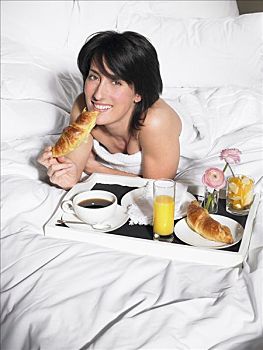 女人,吃早餐,床上