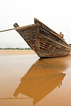 沙滩木船
