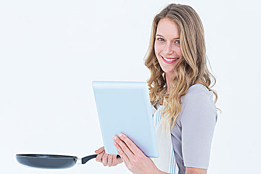 微笑,女人,拿着,煎锅,平板电脑