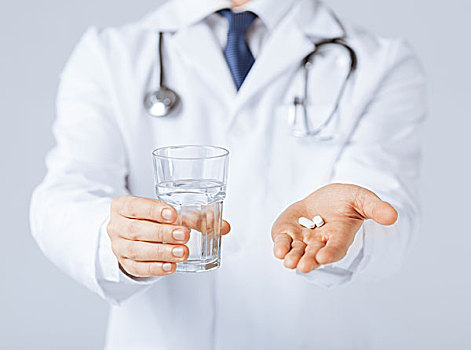 博士,给,白色,药丸,水杯
