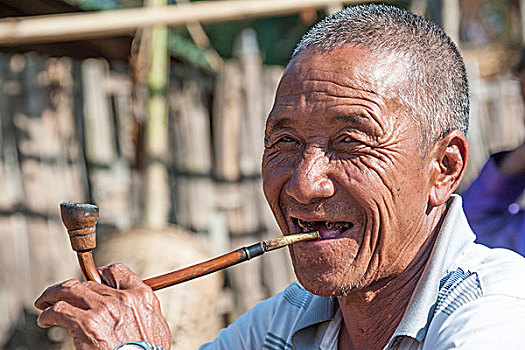 老人,阿卡族,人,山,部落,少数民族,吸烟,烟斗,头像,清莱,省,北方,泰国,亚洲