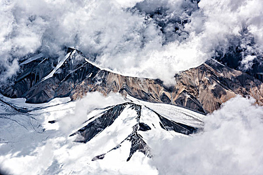 航拍雪山