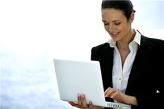 女人,职业套装,笔记本电脑,背影,海洋,侧面