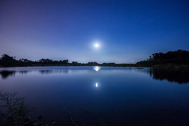 月亮湖图片
