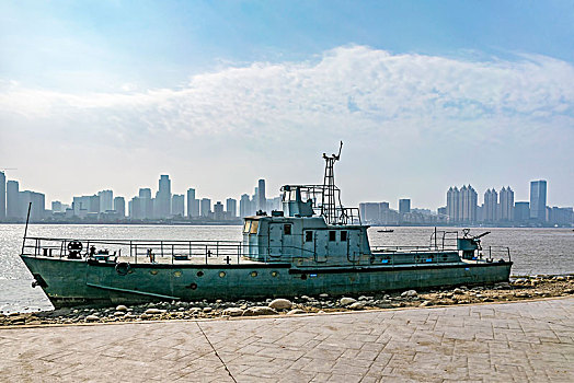 武汉汉口江滩公园舰艇