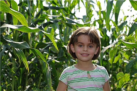 5岁,女孩,微笑,玉米,迷宫