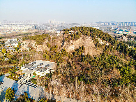 航拍江苏徐州龟山景区龟山汉墓