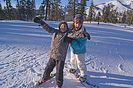 男孩,落下,姐妹,滑雪,塔霍湖,胜地,加利福尼亚