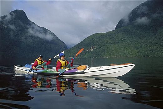 母女,海上皮划艇,怀疑,声音,峡湾国家公园,南岛,新西兰