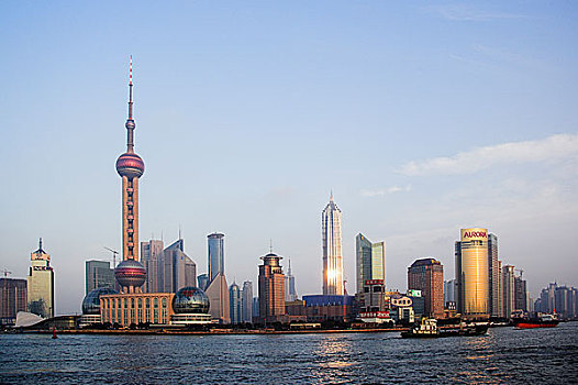 零重力驾+五温区空调+9气囊+云辇悬架：科技重构腾势N9正式上