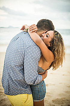 浪漫,年轻,情侣,搂抱,伊帕内玛海滩,里约热内卢,巴西