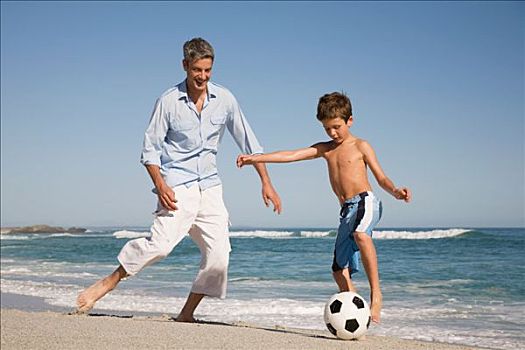 父子,玩,足球,海洋