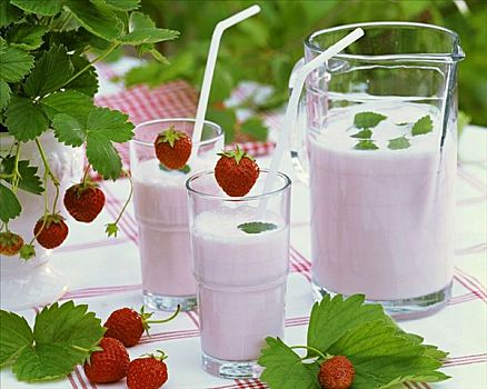 草莓奶昔,罐,玻璃杯