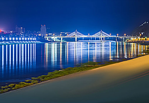 汉江上的城市建筑夜景