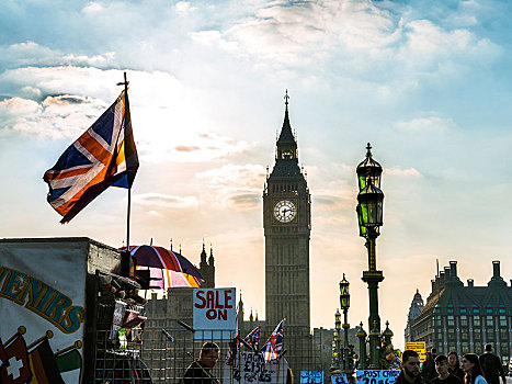 英国国旗,旗帜,纪念品,站立,正面,大本钟,议会大厦,泰晤士河,威斯敏斯特桥,威斯敏斯特,伦敦,区域,英格兰,英国,欧洲