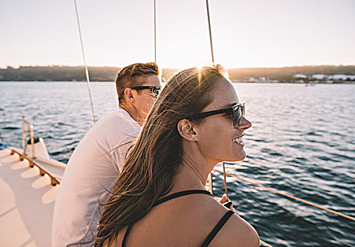 情侣,享受,风景,帆船,圣地亚哥湾,加利福尼亚,美国