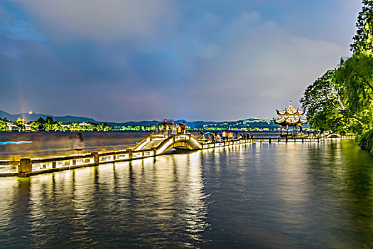 杭州西湖双投桥夜景