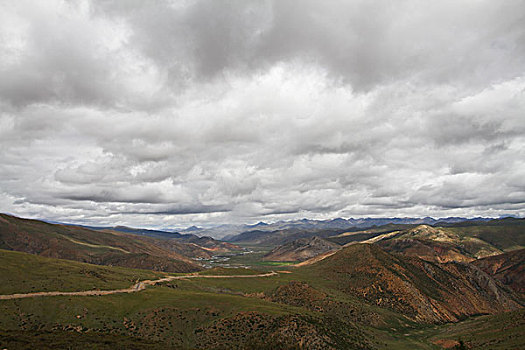 青藏高原山谷