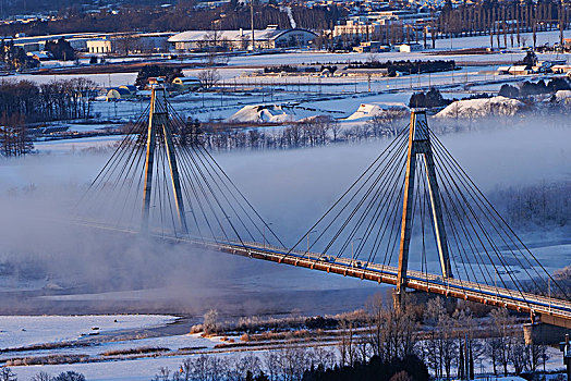 河,雾,桥