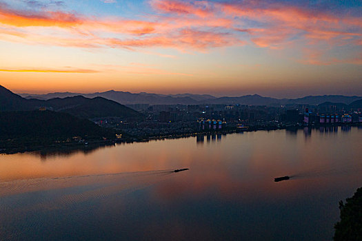 浙江杭州市富阳富春江夜景航拍