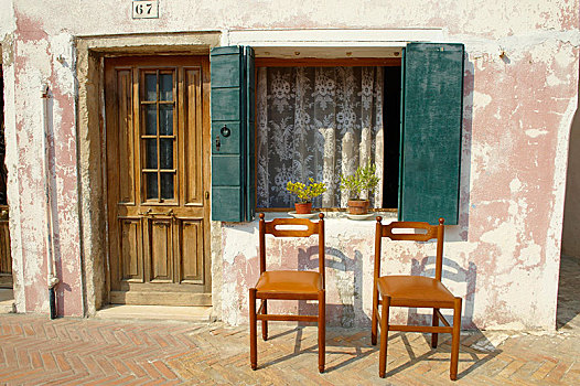两个,椅子,户外,老,房子,布拉诺岛,威尼斯,意大利,欧洲