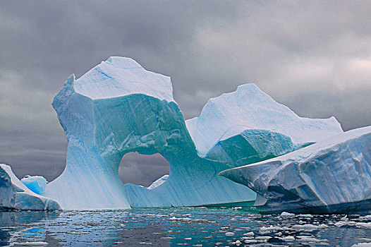 冰山,拱形,靠近,雷麦瑞海峡,南极半岛