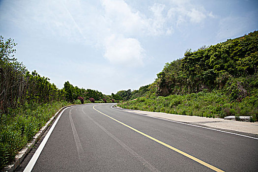 上山转弯时的道路