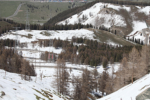 新疆哈密五月飞雪,扮靓巍巍天山