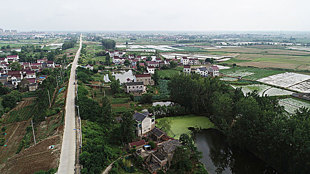 航拍雨后田园