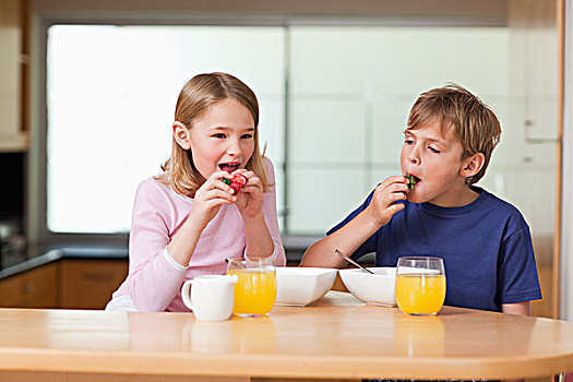 孩子,吃饭,草莓,早餐