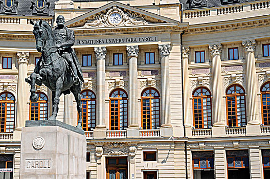 骑马雕像,大学图书馆,大学,布加勒斯特,罗马尼亚,东欧