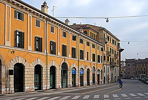 维罗纳是意大利最古老的城市之一