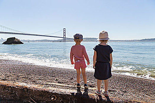 两个孩子,旧金山,海滩