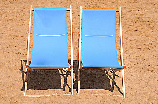 两个,蓝色,木质,折叠躺椅,海滩